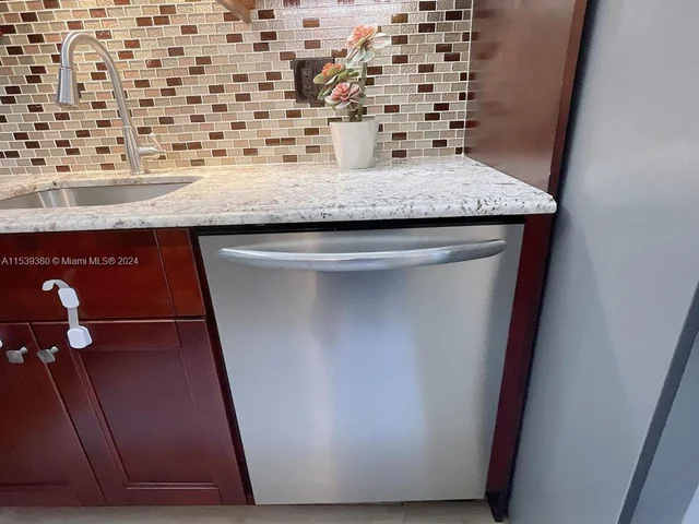 2921 N Waterford Dr N # 1, Deerfield Beach FL 33442