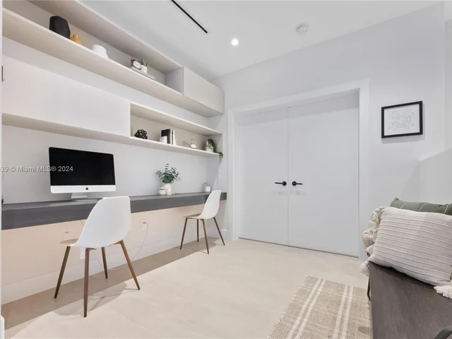 7701 SW 50th Ct, Miami FL 33143