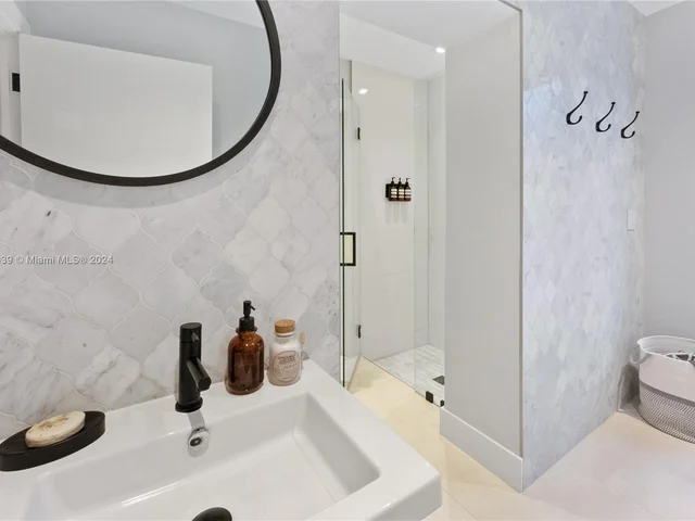 7701 SW 50th Ct, Miami FL 33143