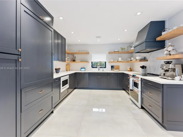 7701 SW 50th Ct, Miami FL 33143