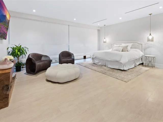 7701 SW 50th Ct, Miami FL 33143