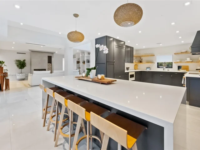 7701 SW 50th Ct, Miami FL 33143