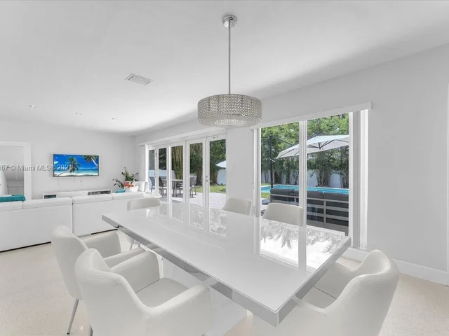 952 Hollywood Blvd, Hollywood FL 33019