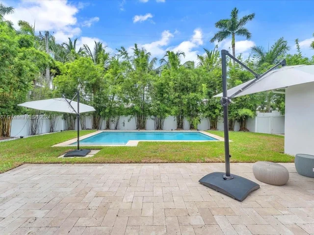 952 Hollywood Blvd, Hollywood FL 33019