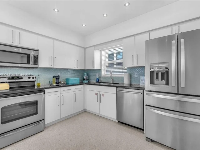 952 Hollywood Blvd, Hollywood FL 33019