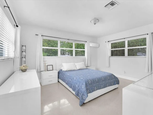 952 Hollywood Blvd, Hollywood FL 33019