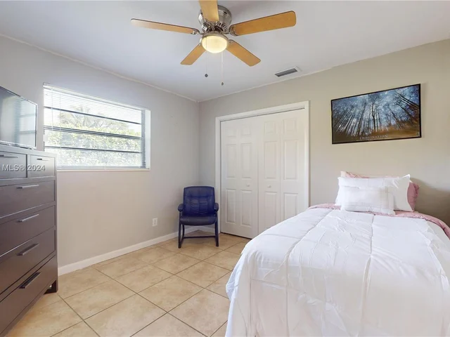 9740 SW 120th St, Miami FL 33176