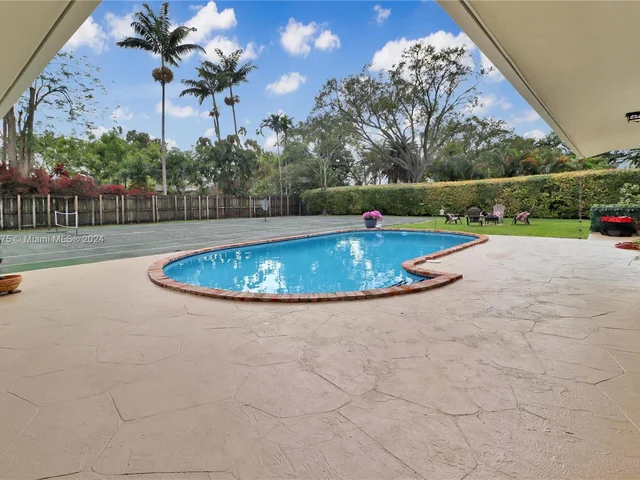 9740 SW 120th St, Miami FL 33176