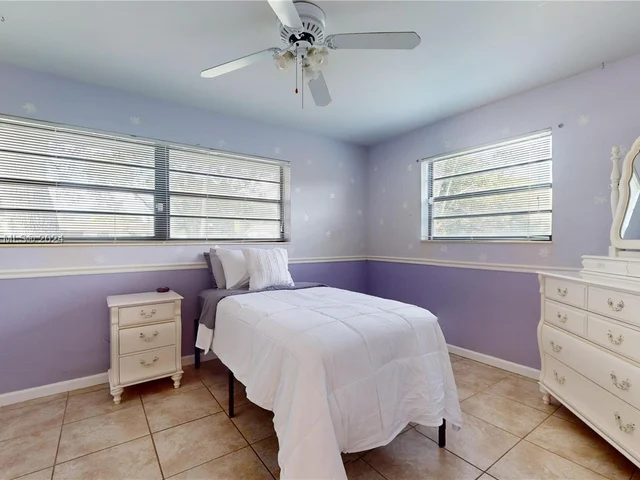 9740 SW 120th St, Miami FL 33176