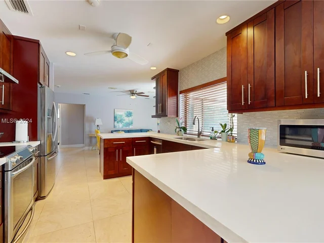 9740 SW 120th St, Miami FL 33176