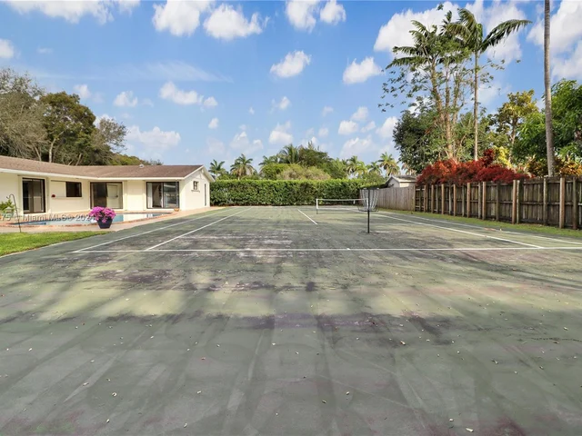 9740 SW 120th St, Miami FL 33176