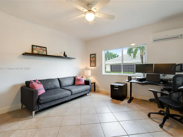 7438 SW 168th Ter, Palmetto Bay FL 33157