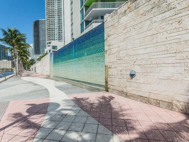 325 S Biscayne Blvd # 1214, Miami FL 33131