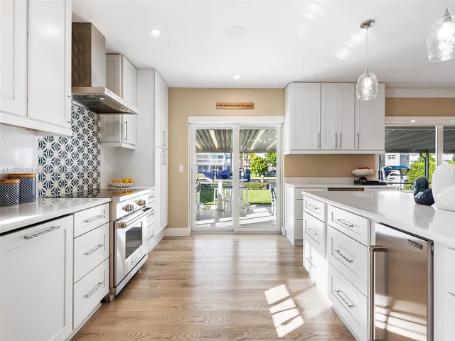 436 Tamarind Dr, Hallandale Beach FL 33009