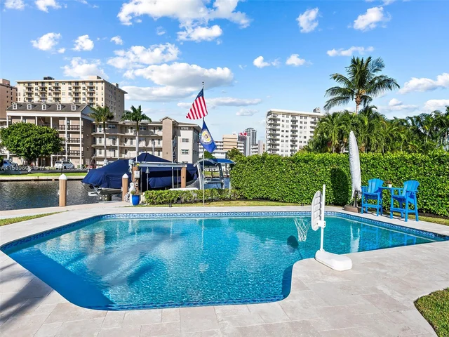 436 Tamarind Dr, Hallandale Beach FL 33009