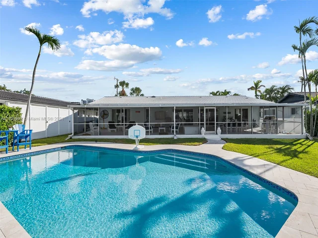 436 Tamarind Dr, Hallandale Beach FL 33009