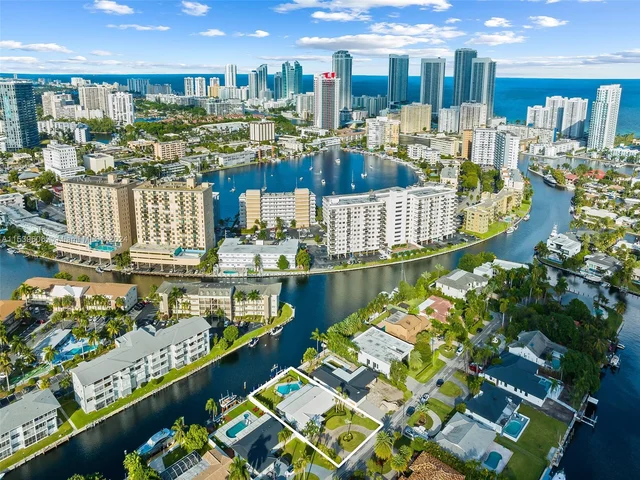 436 Tamarind Dr, Hallandale Beach FL 33009