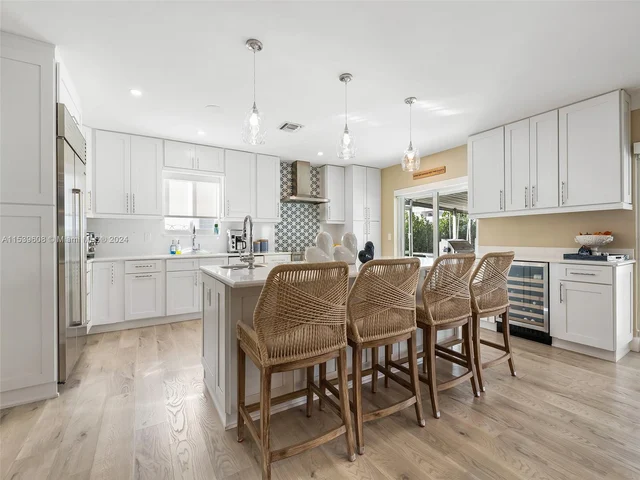 436 Tamarind Dr, Hallandale Beach FL 33009