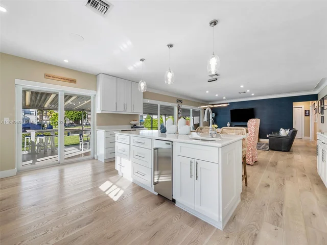 436 Tamarind Dr, Hallandale Beach FL 33009