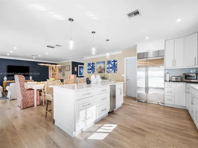 436 Tamarind Dr, Hallandale Beach FL 33009