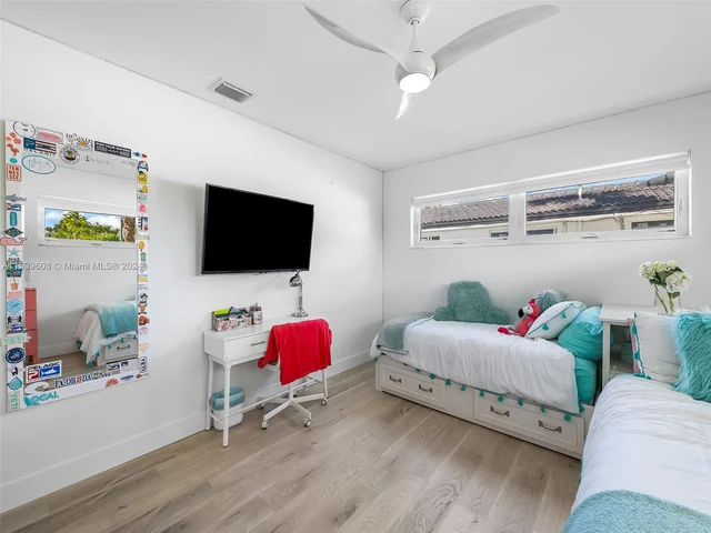 436 Tamarind Dr, Hallandale Beach FL 33009