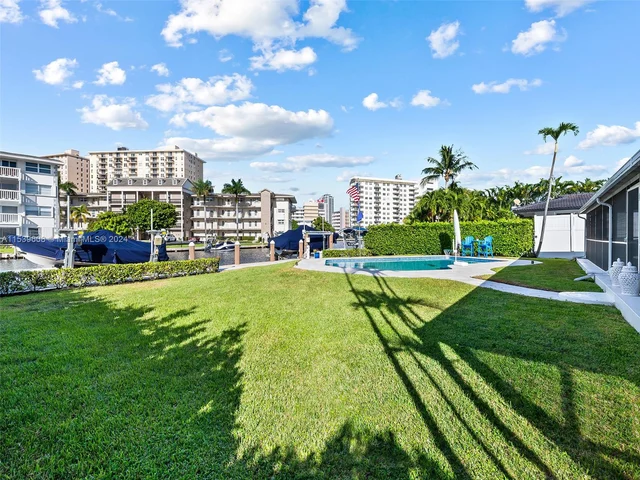 436 Tamarind Dr, Hallandale Beach FL 33009