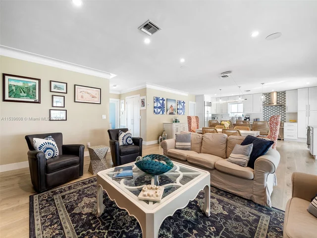 436 Tamarind Dr, Hallandale Beach FL 33009