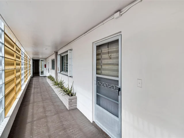 400 Golden Isles Dr # 47, Hallandale Beach FL 33009