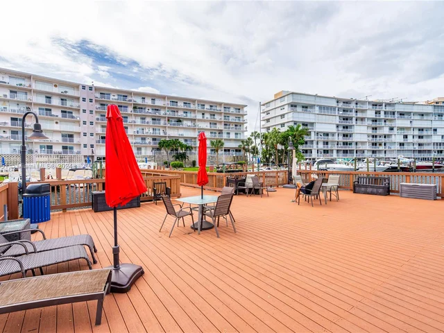 400 Golden Isles Dr # 47, Hallandale Beach FL 33009