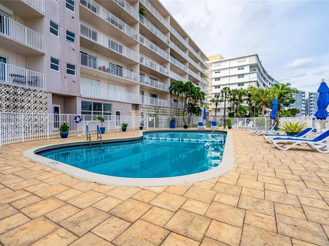 400 Golden Isles Dr # 47, Hallandale Beach FL 33009