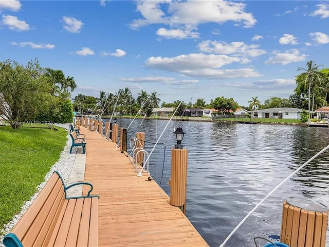 180 Cypress Club Dr # 822, Pompano Beach FL 33060