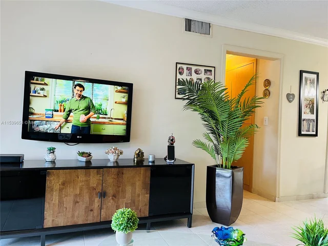 180 Cypress Club Dr # 822, Pompano Beach FL 33060