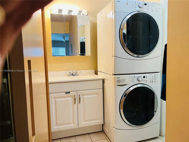 180 Cypress Club Dr # 822, Pompano Beach FL 33060