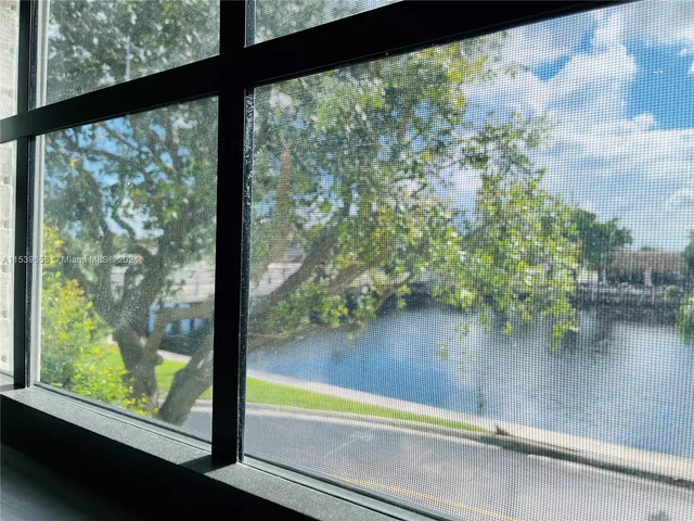 180 Cypress Club Dr # 822, Pompano Beach FL 33060