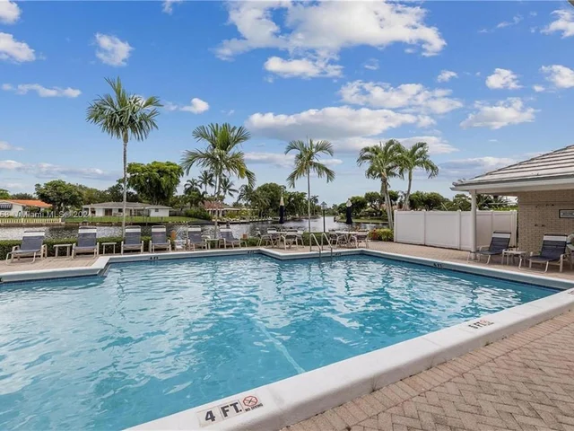 180 Cypress Club Dr # 822, Pompano Beach FL 33060