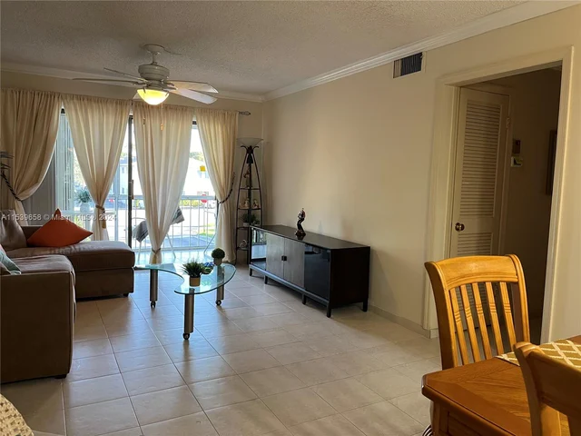 180 Cypress Club Dr # 822, Pompano Beach FL 33060