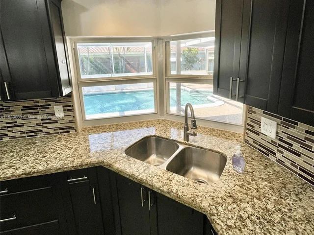 1200 N 40th Ave, Hollywood FL 33021