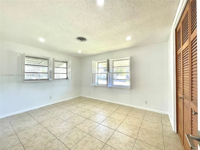 1200 N 40th Ave, Hollywood FL 33021