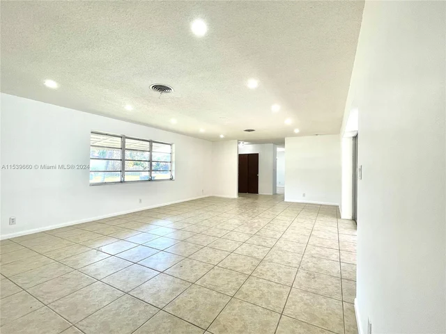 1200 N 40th Ave, Hollywood FL 33021