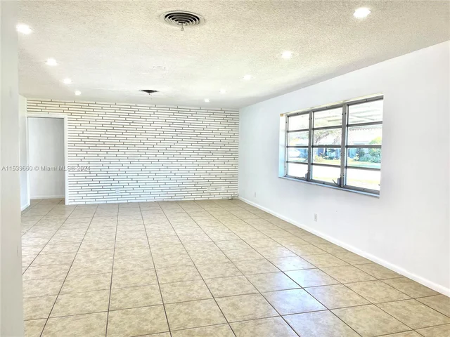 1200 N 40th Ave, Hollywood FL 33021