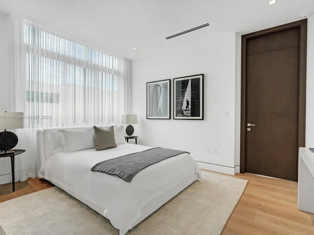 9520 W Broadview Dr, Bay Harbor Islands FL 33154