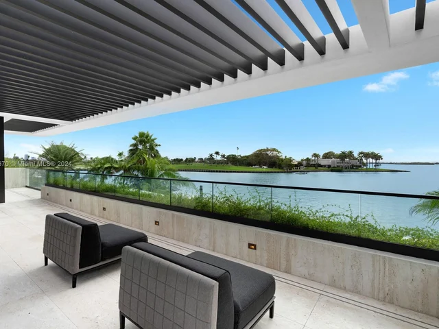 9520 W Broadview Dr, Bay Harbor Islands FL 33154