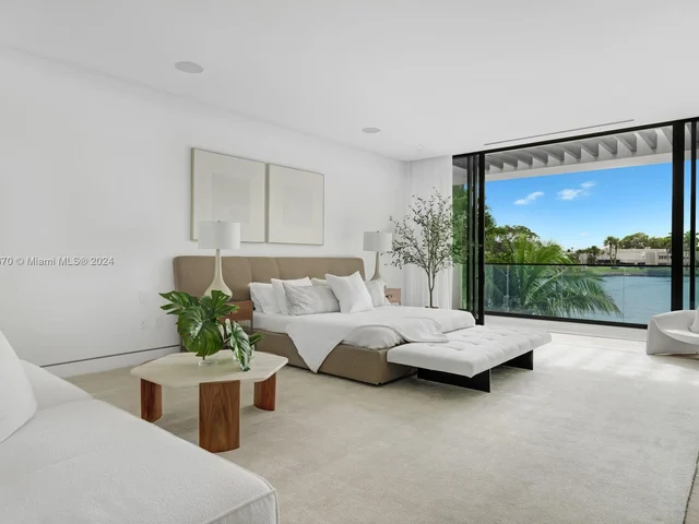 9520 W Broadview Dr, Bay Harbor Islands FL 33154