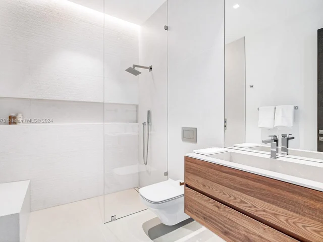 9520 W Broadview Dr, Bay Harbor Islands FL 33154