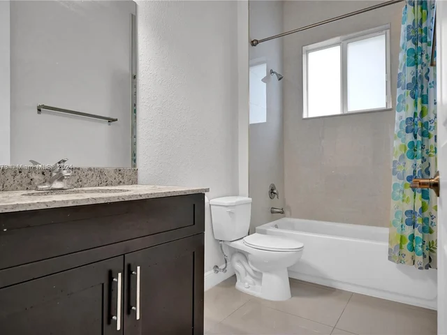 9381 SW 174th St, Palmetto Bay FL 33157