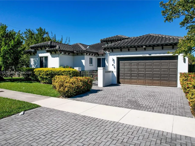 9381 SW 174th St, Palmetto Bay FL 33157