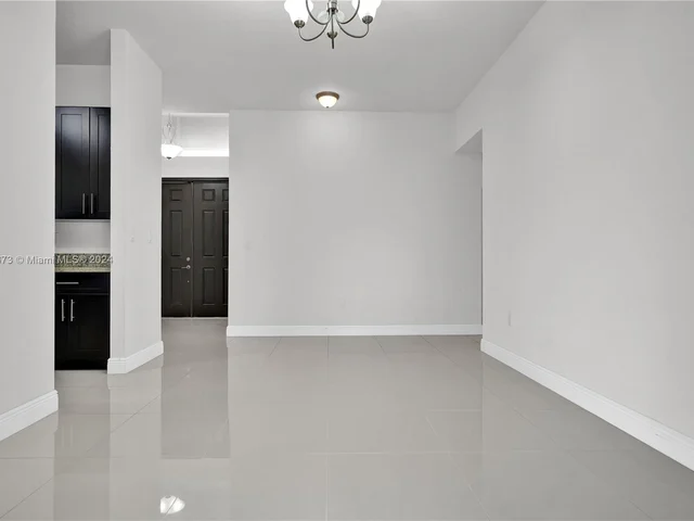 9381 SW 174th St, Palmetto Bay FL 33157