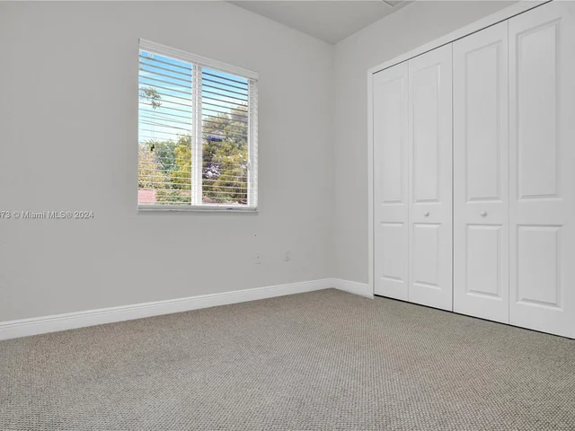 9381 SW 174th St, Palmetto Bay FL 33157