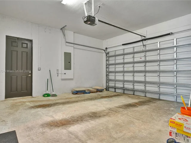 9381 SW 174th St, Palmetto Bay FL 33157