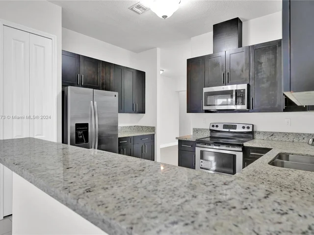 9381 SW 174th St, Palmetto Bay FL 33157